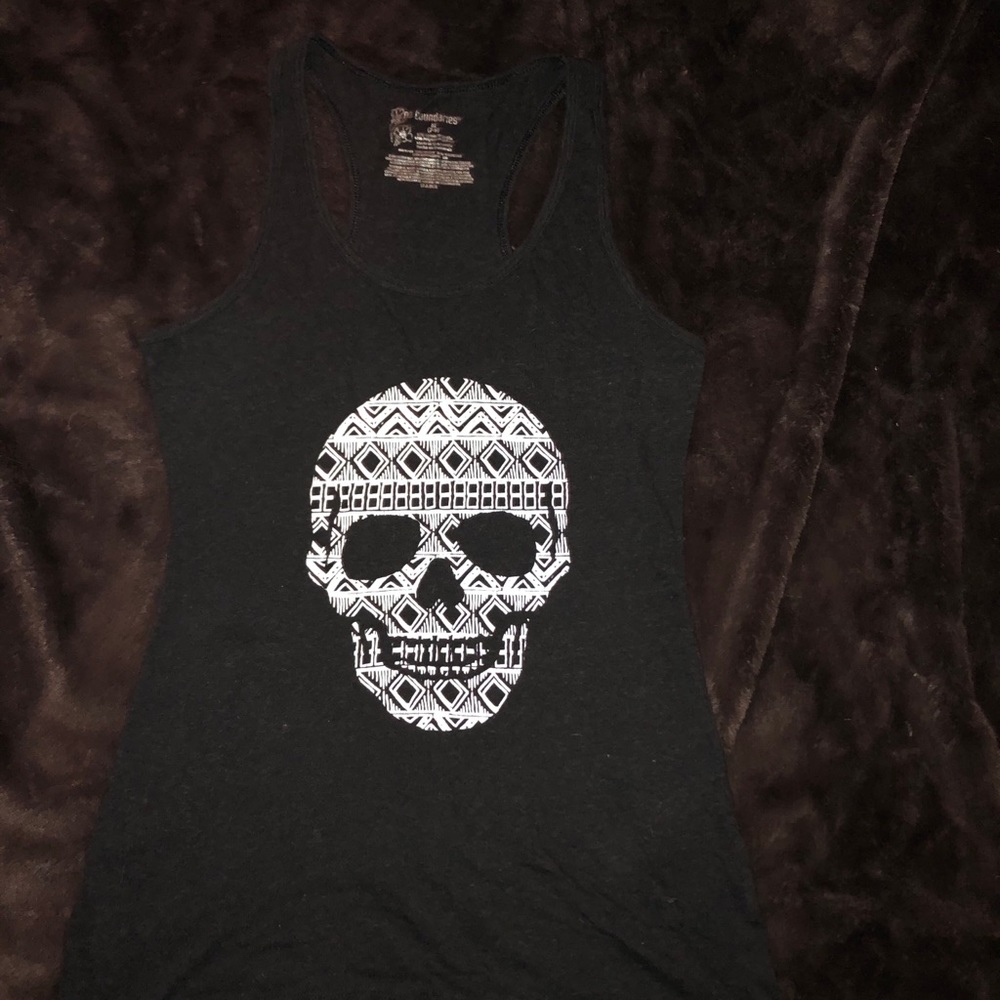 Black skull tank